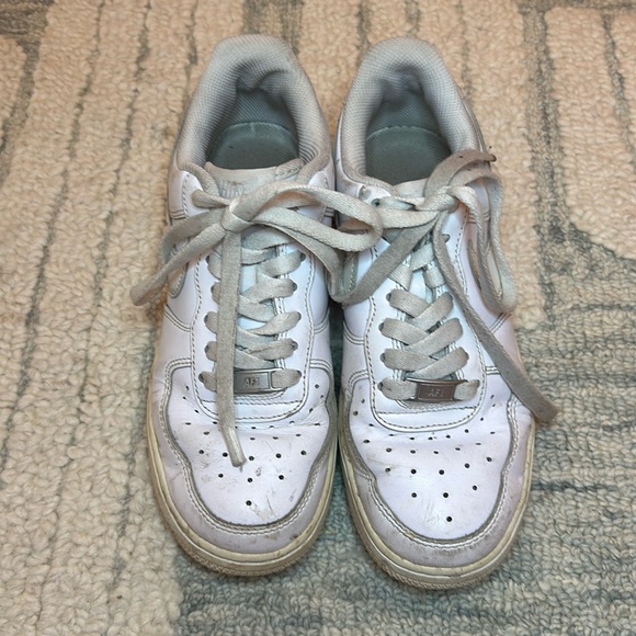 Women’s Nike Air Force 1 - Picture 1 of 5